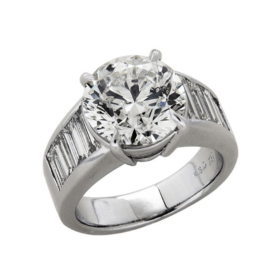 Round Brilliant and Baguette Diamond Ring