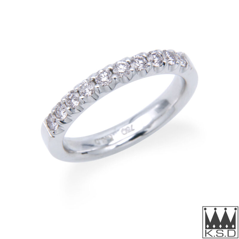 Diamond Set Cut Out Claw Gold Ring